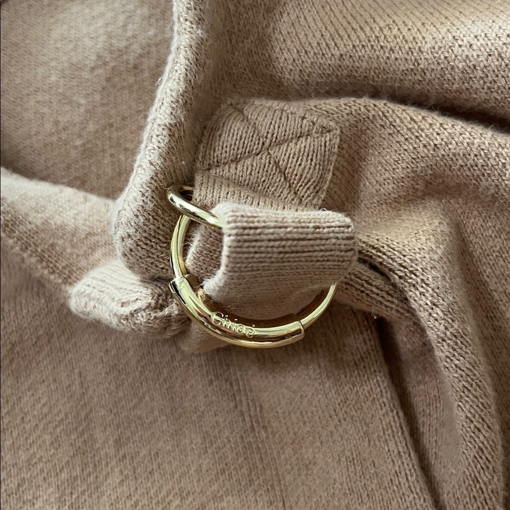 CHLOÉ
Kids Stone Cotton And Wool Cape With Buckle - Picture 7 of 16